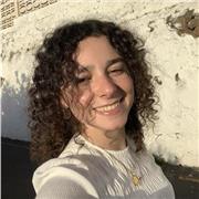 Profesora de inglés, graduada en Estudios Ingleses y con Máster en Profesorado. Imparto clases dinámicas y adaptadas a cada nivel